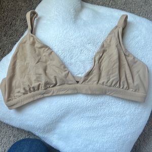 FITS EVERYBODY TRIANGLE BRALETTE | CLAY L